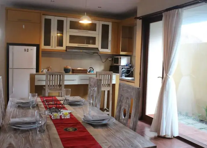 別荘 Nuansa Kori House 4 Bedrooms, ジンバラン