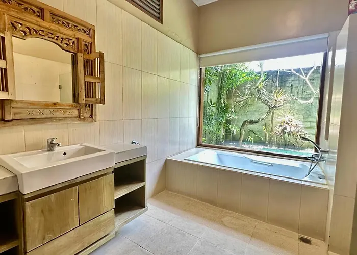 別荘 Nuansa Kori House 4 Bedrooms, ジンバラン